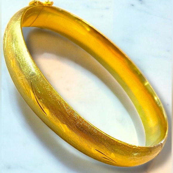 Vintage Estate 18K 750 Yellow Gold 11mm Wide Bangle Bracelet BEAUTIFUL! - Picture 8 of 16
